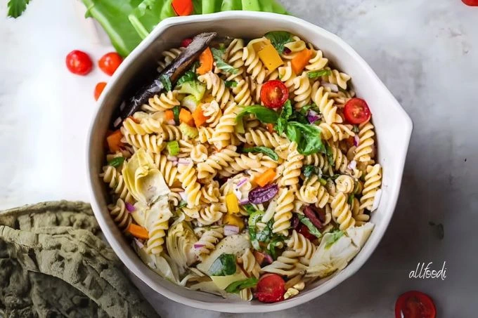 Pesto pasta salad with vegetables