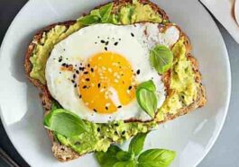 Avocado on toast recipes with egg