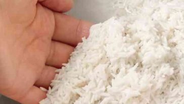 How to rinse rice with strainer