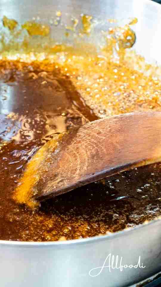 How to melt sugar in a pan